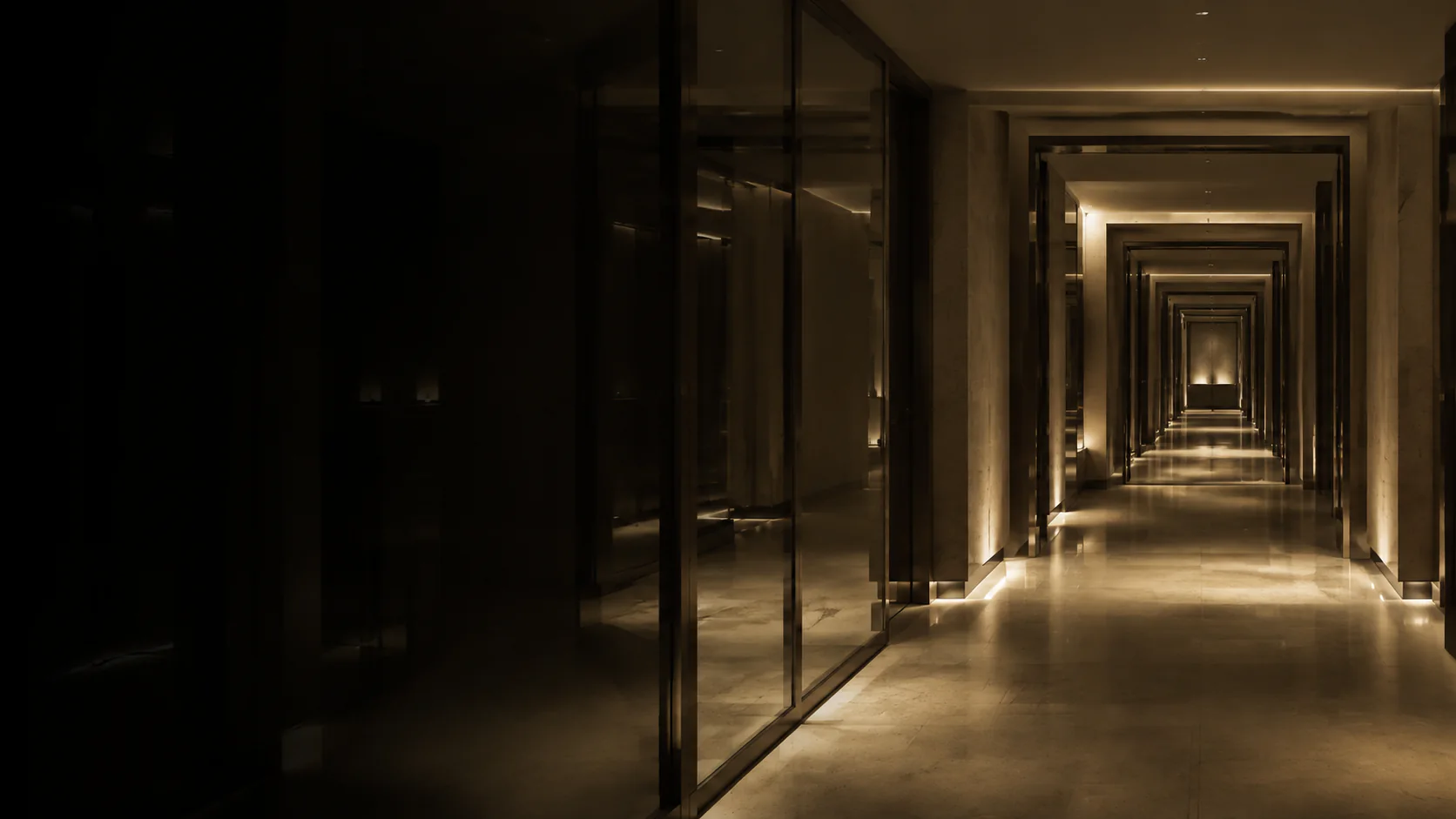 Passagem clínica com portas e luzes em perspectiva